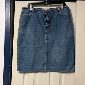 Riders by Lee Women’s kneelength denim jean midi skirt. Large